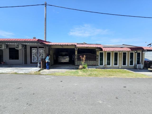 Terraced House for sale in Malaka