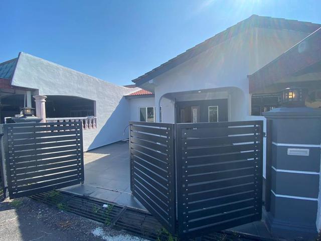 Terraced House for sale in Malaka