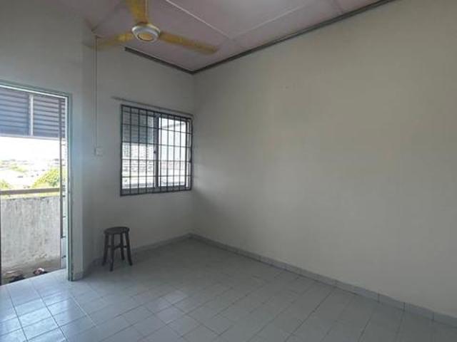 Flat for sale in Malaka