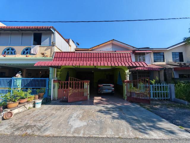 Terraced House for sale in Malaka