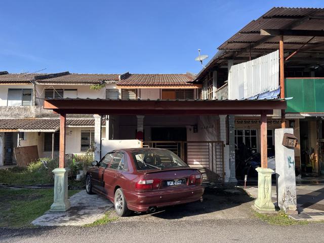 Terraced House for sale in Malaka
