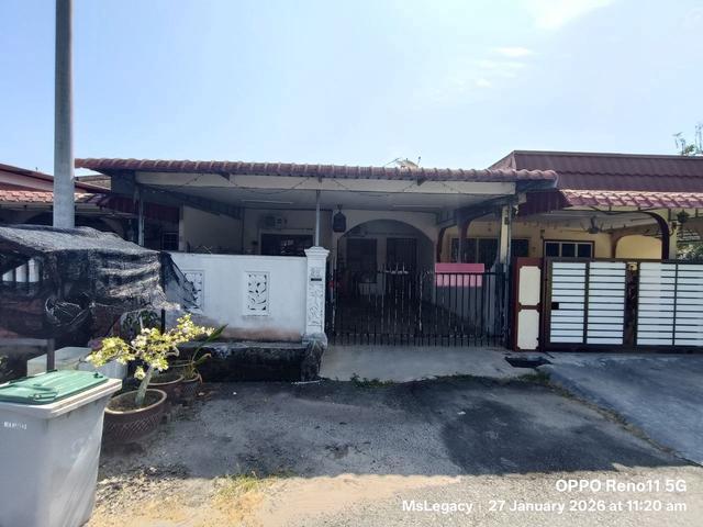 Terraced House for sale in Malaka