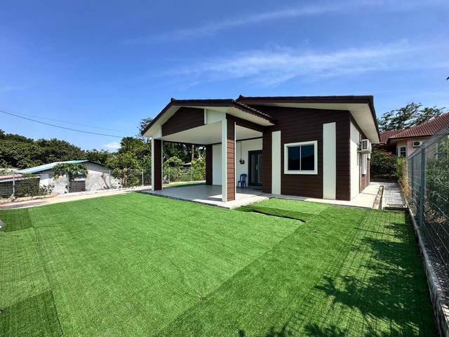 Bungalow for sale in Malaka