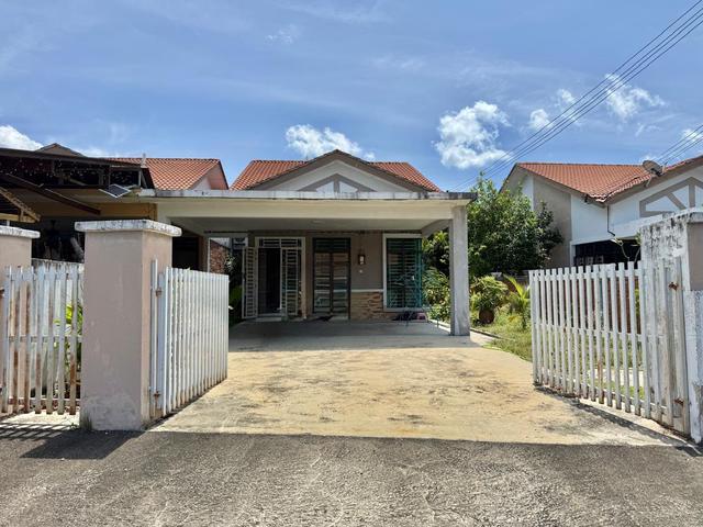 House for sale in Malaka