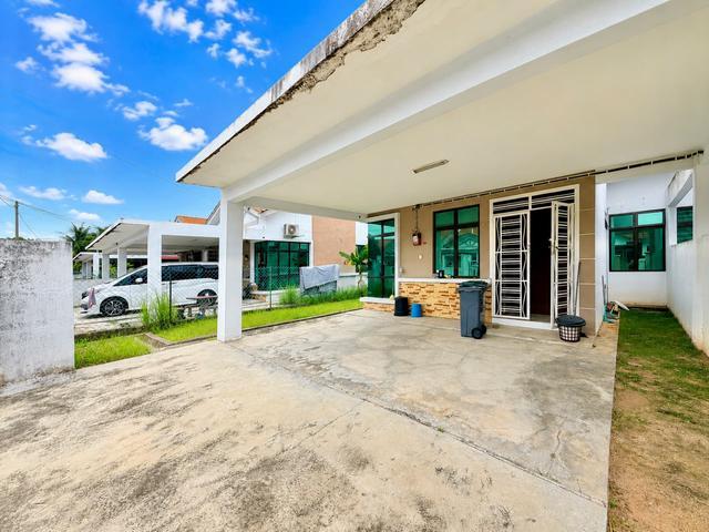 Terraced House for sale in Malaka