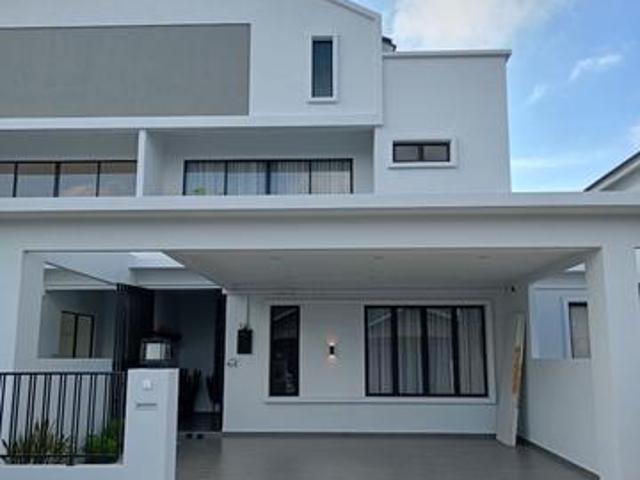 Terraced House for sale in Malaka