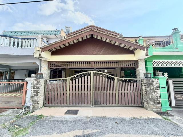 Terraced House for sale in Malaka