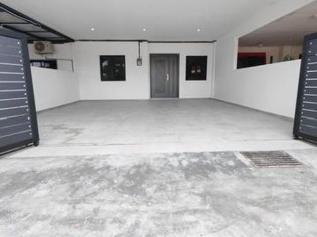 Terraced House for sale in Malaka