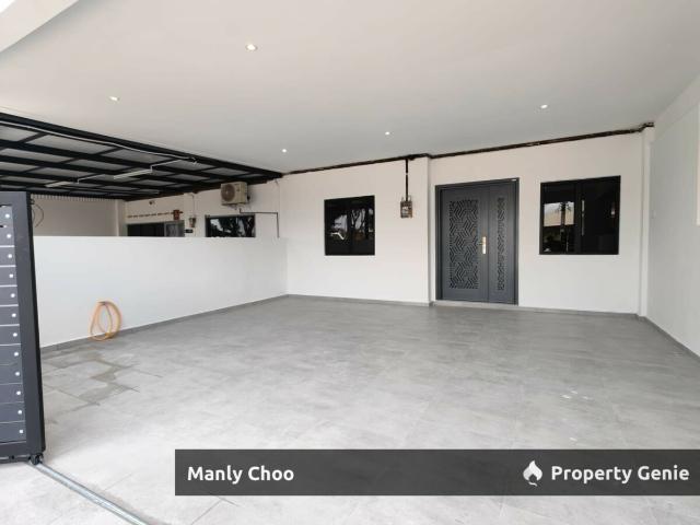 Terraced House for sale in Malaka