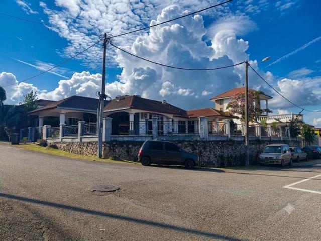 Bungalow for sale in Rembia, Malaka