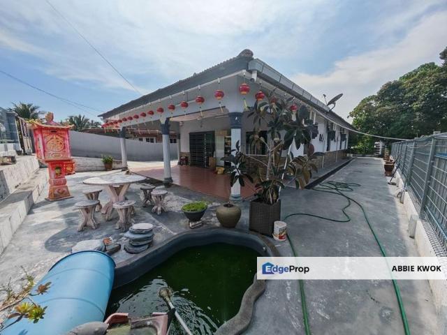 House for sale in Malaka