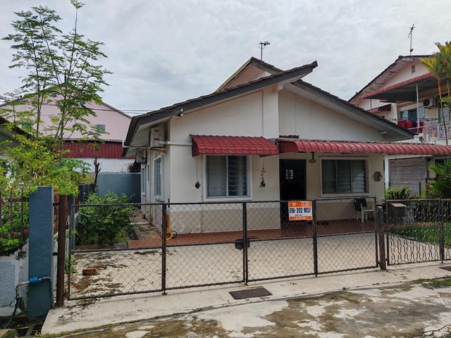 Bungalow for sale in Malaka