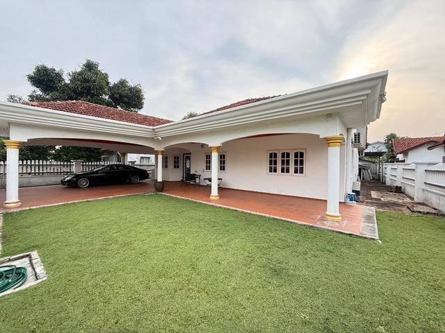 Bungalow for sale in Malaka