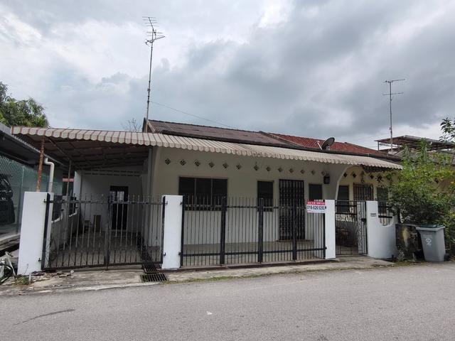 Terraced House for sale in Malaka
