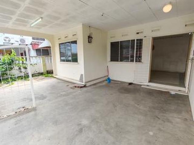 Terraced House for sale in Malaka