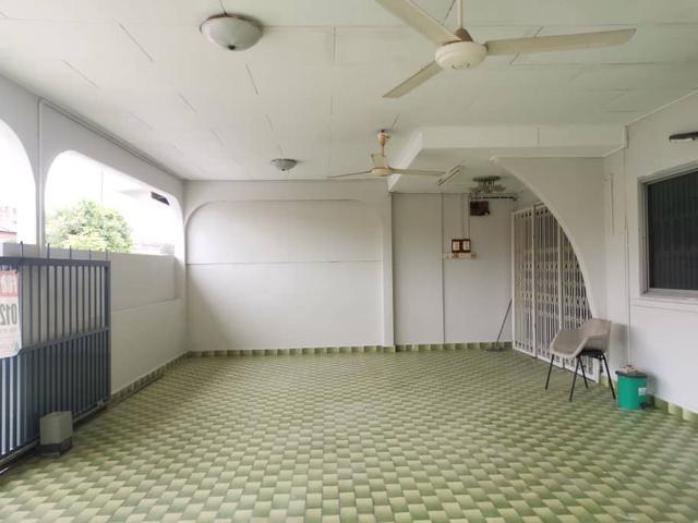 Terraced House for sale in Malaka