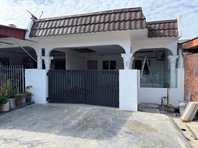 Terraced House for sale in Malaka