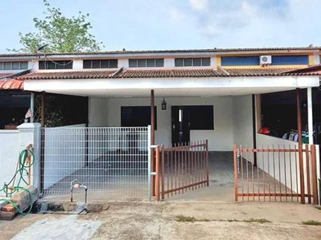 Terraced House for sale in Malaka