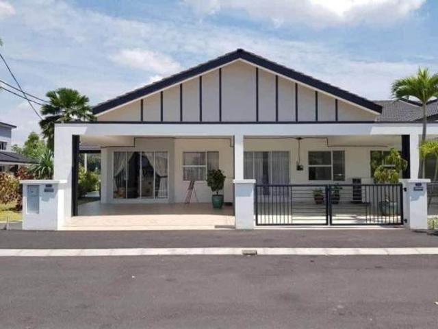 Terraced House for sale in Malaka