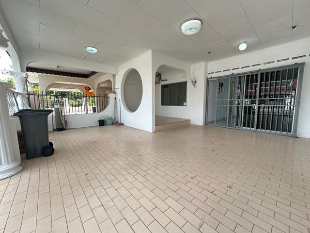 Terraced House for sale in Malaka