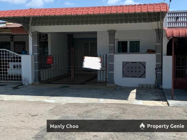 Terraced House for sale in Malaka