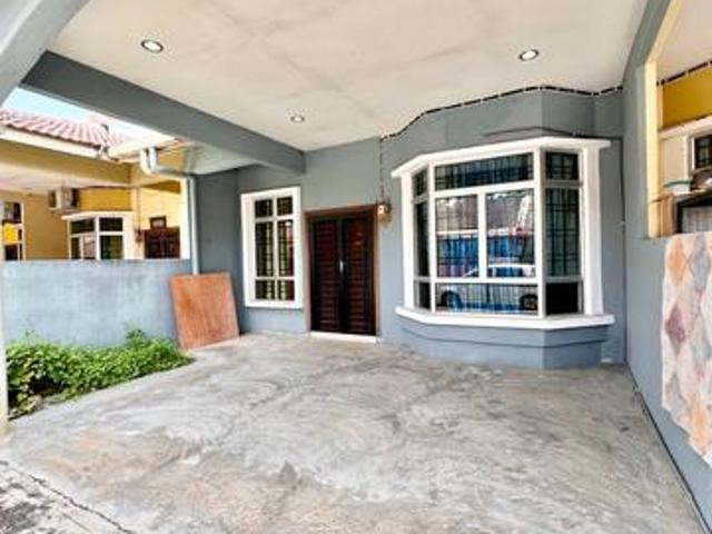 Terraced House for sale in Malaka