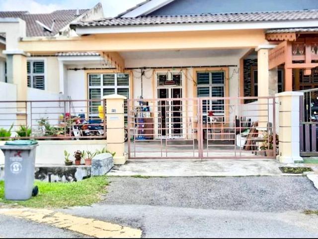 Terraced House for sale in Malaka