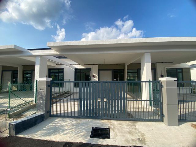 Terraced House for sale in Malaka