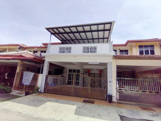 Terraced House for sale in Malaka