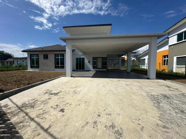 Bungalow for sale in Malaka