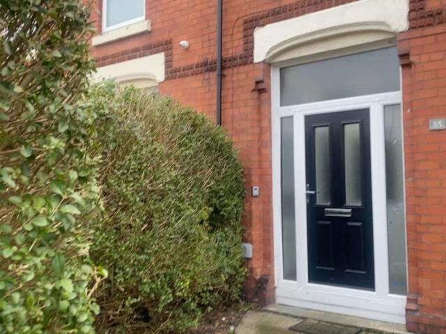 Room for rent in Fairfield, Calderstones