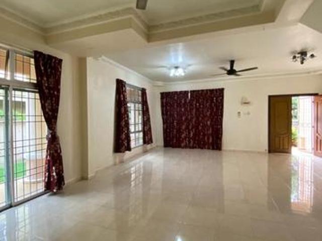 Terraced House for sale in Malaka