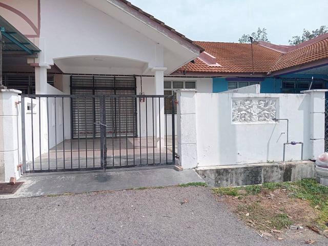 Terraced House for sale in Malaka