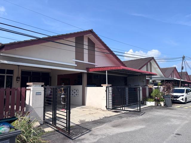 Terraced House for sale in Malaka