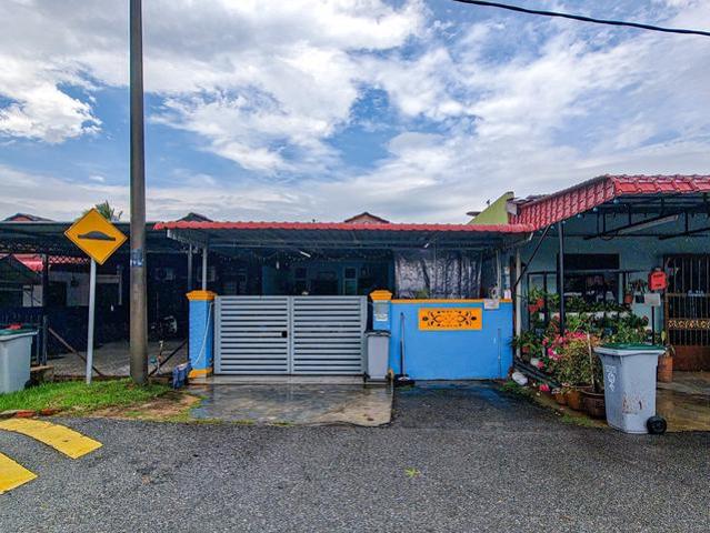 Terraced House for sale in Malaka