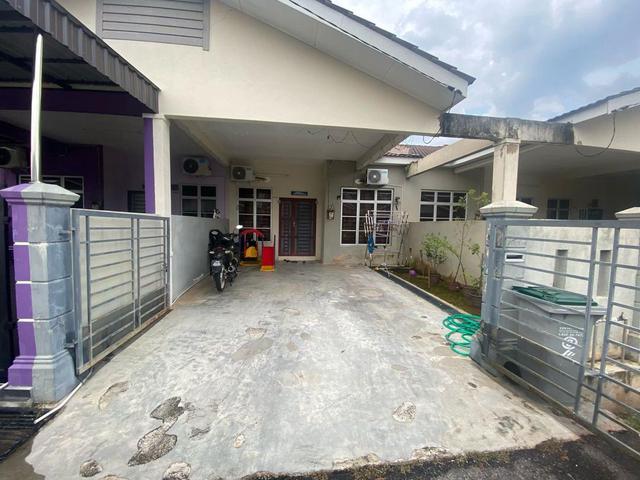 Terraced House for sale in Malaka
