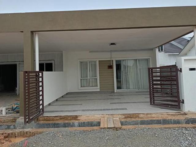 Terraced House for sale in Malaka