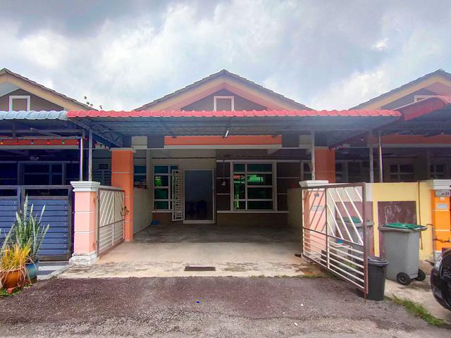Terraced House for sale in Malaka