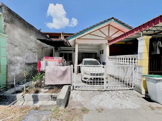 Terraced House for sale in Malaka