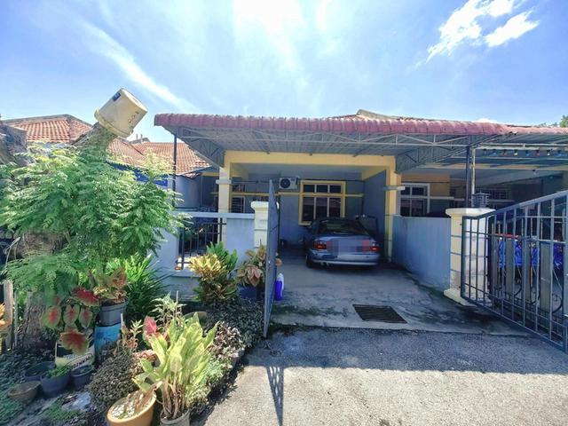 Terraced House for sale in Malaka