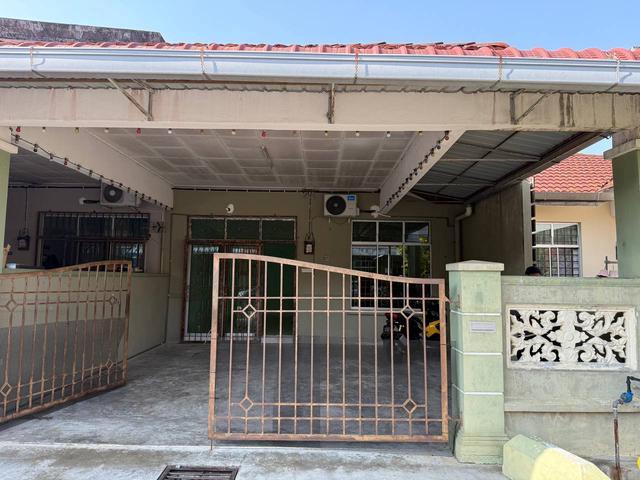 Terraced House for sale in Malaka