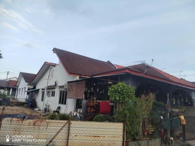 Terraced House for sale in Malaka