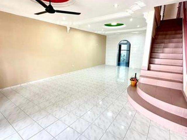 Terraced House for sale in Malaka