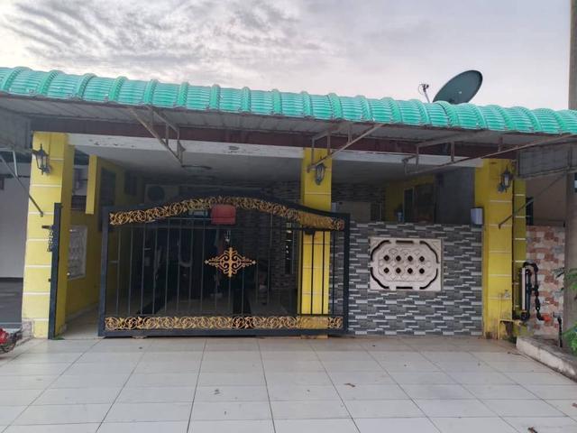 Terraced House for sale in Malaka