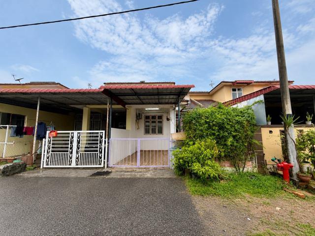 Terraced House for sale in Malaka