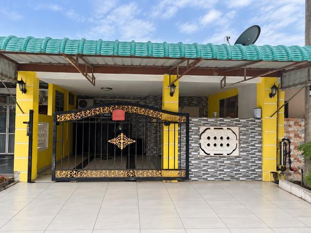 Terraced House for sale in Malaka