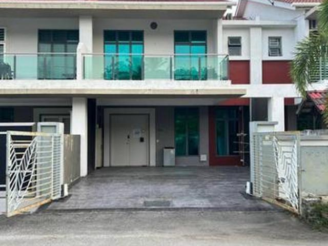 Terraced House for sale in Malaka