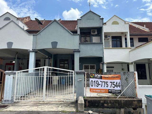 Terraced House for sale in Malaka