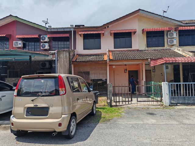 Terraced House for sale in Malaka