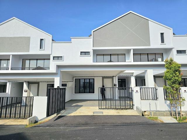 Terraced House for sale in Malaka